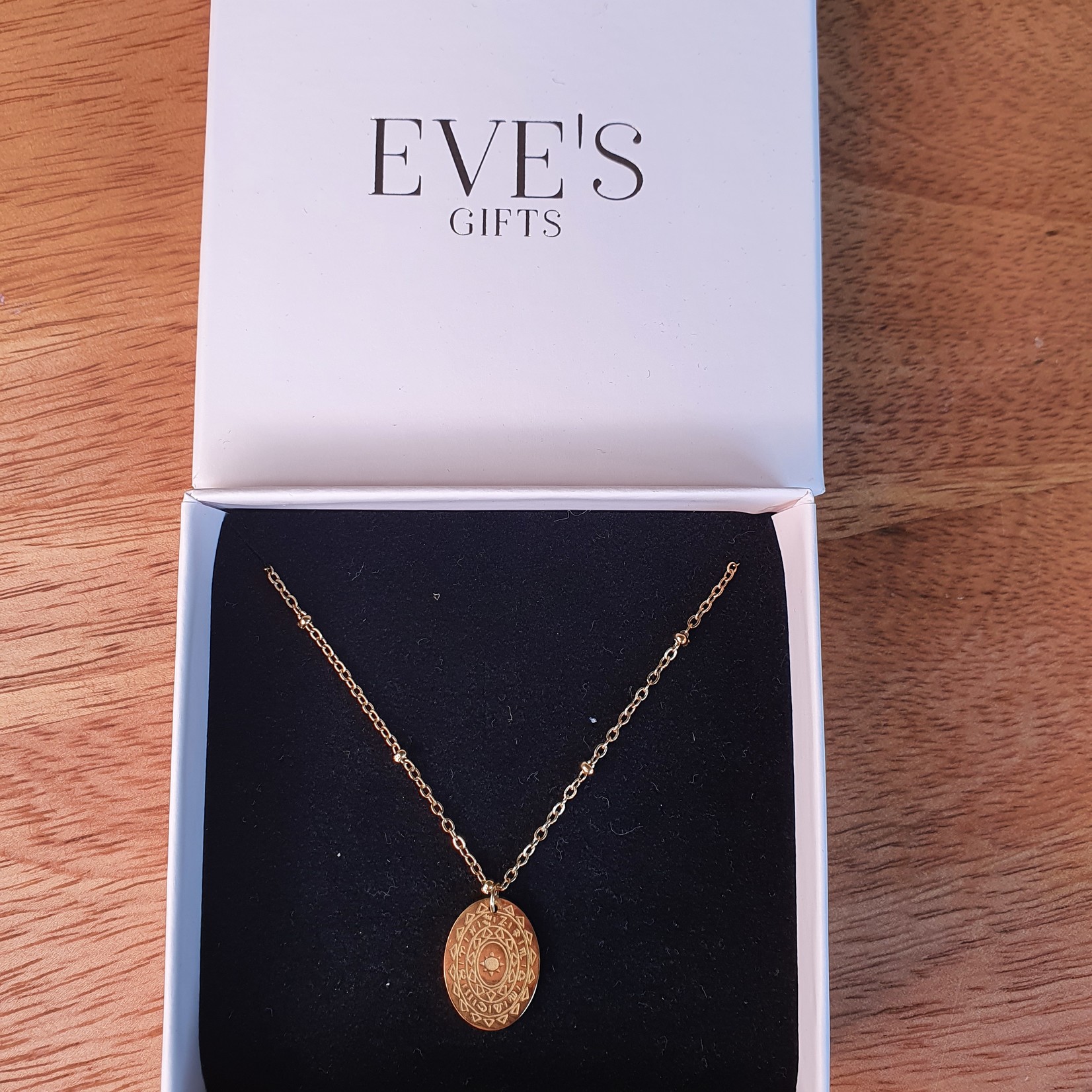 Eve's Gifts 14k vergulde ketting met ovalen tribel hanger