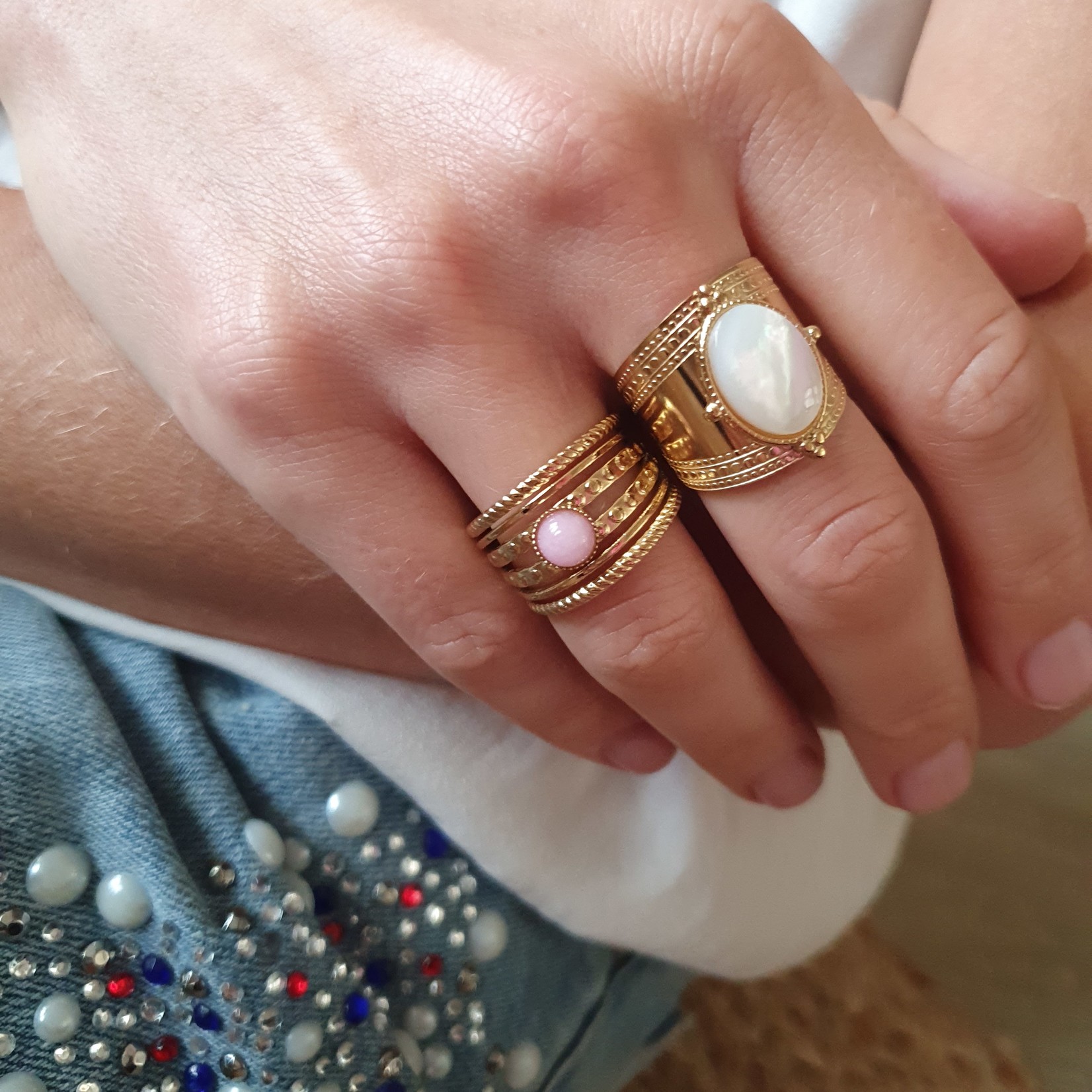 Eve's Gifts Vergulde RVS boho ring met lichtroze steentje