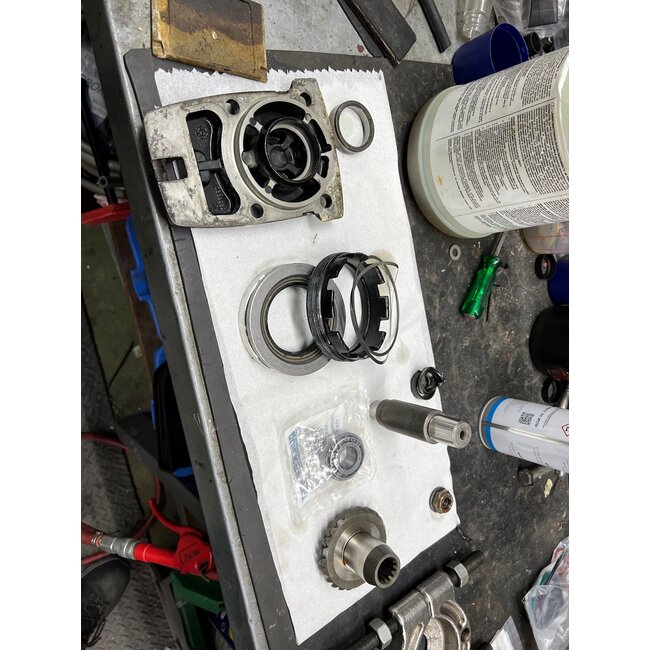 QuickSilver MerCruiser upper unit V6 rebuilt 1.62 & 2.00 ratio 1547-861063A10