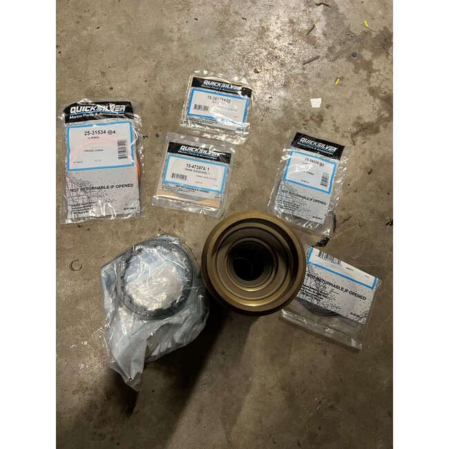 QuickSilver MerCruiser origineel bearing carrier assembly voor Alpha one staartstuk 66663A1