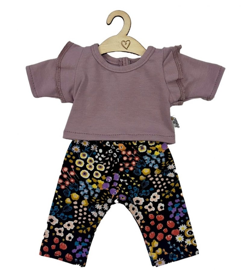 Hollie Poppenbroek en -shirt lavender flowers
