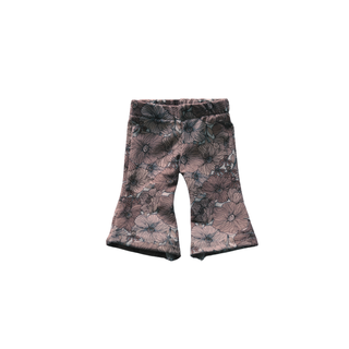 By Bobbie Poppenflared bloemen