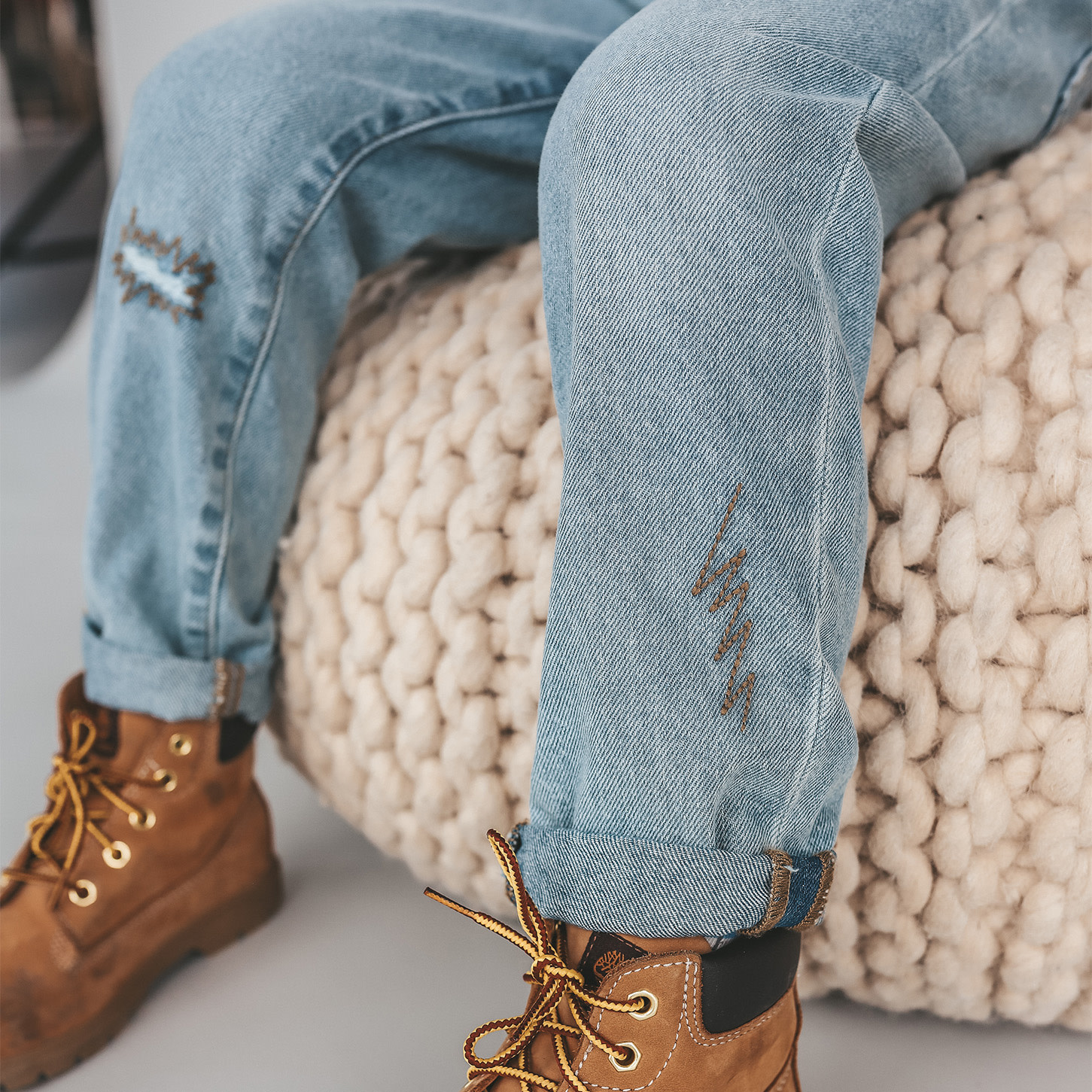 Your Wishes Denim | Tapered Embro Jeans Faded Blue