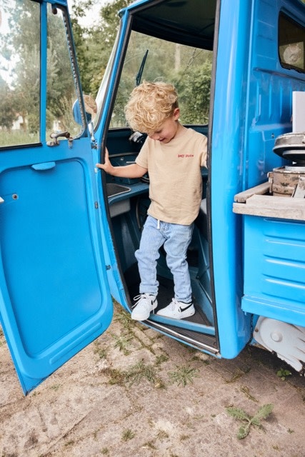 Daily7 T-shirt Backprint Latte Sand