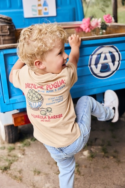 Daily7 T-shirt Backprint Latte Sand