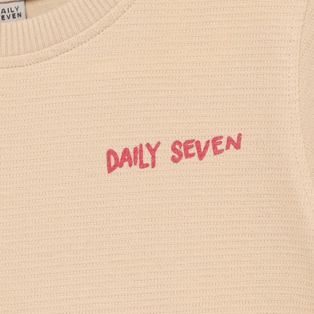 Daily7 T-shirt Backprint Latte Sand