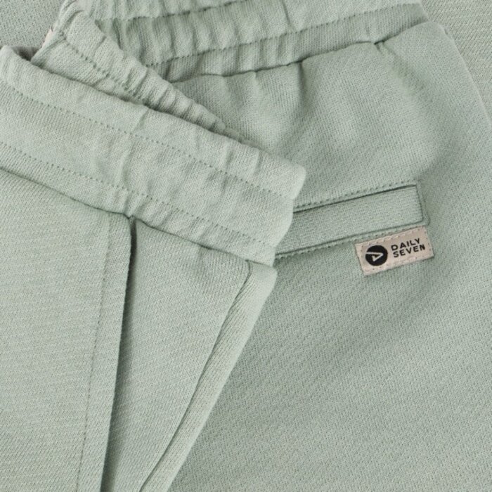 Daily7 Shorts Structure Green Milieu