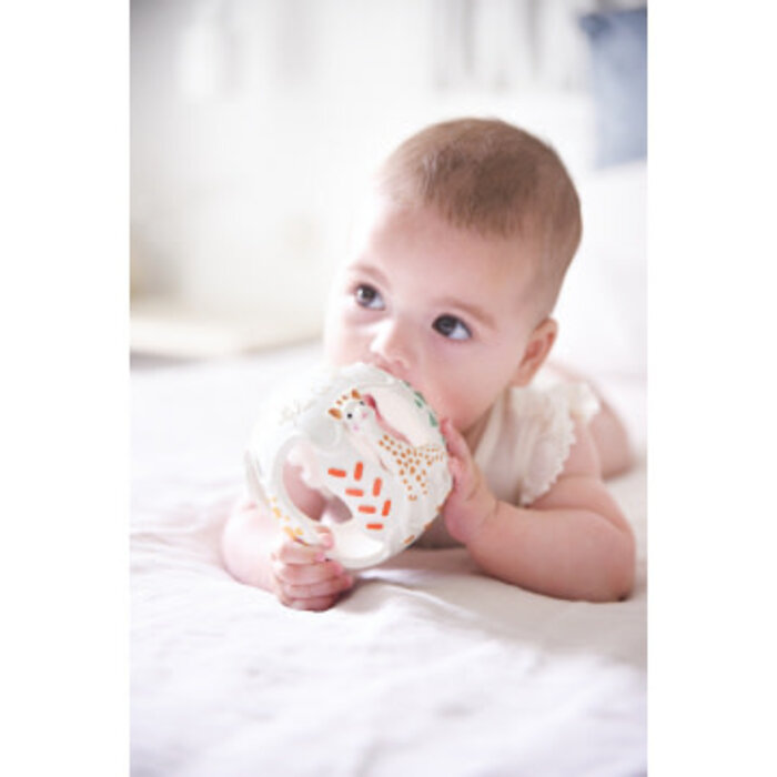 Sophie de giraf Sophie de giraf sensory bijtbal in witte geschenkdoos