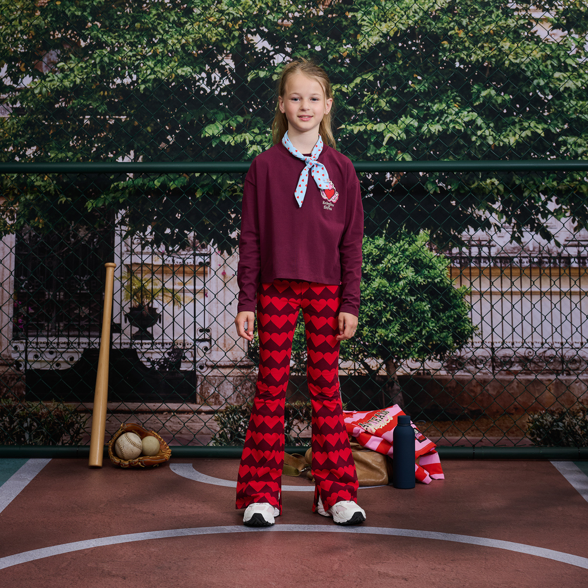 Z8 Esther Burgundy battle