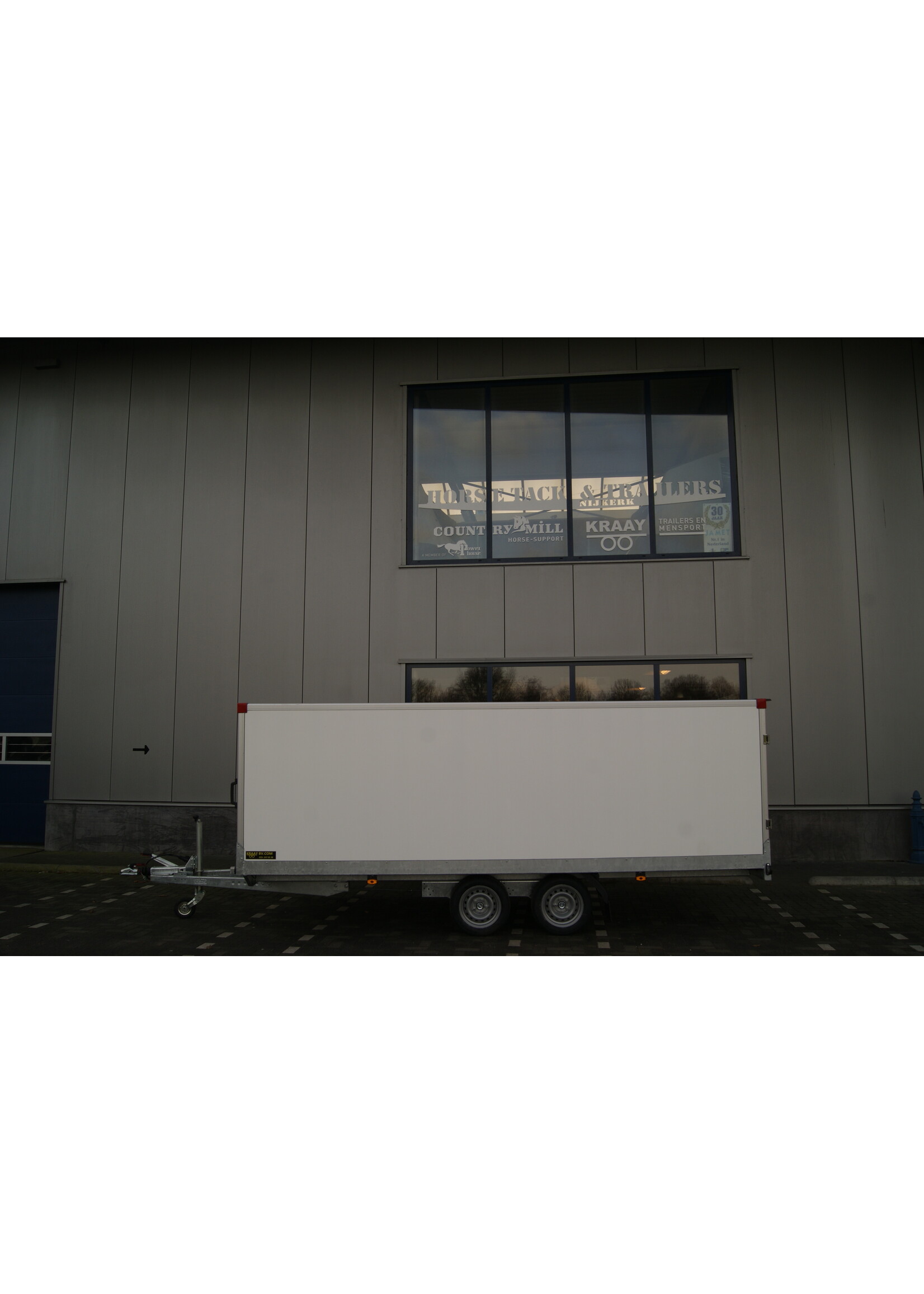 Powertrailer Lesaanhangwagen met vaste gesloten opbouw conform CBR eisen