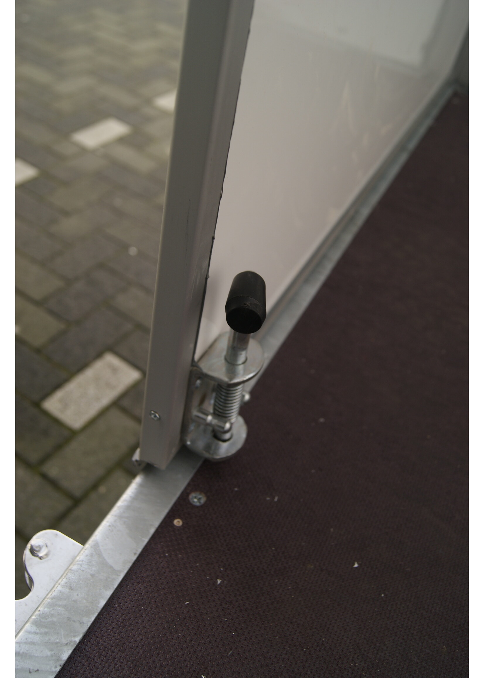 Powertrailer Lesaanhangwagen met vaste gesloten opbouw conform CBR eisen