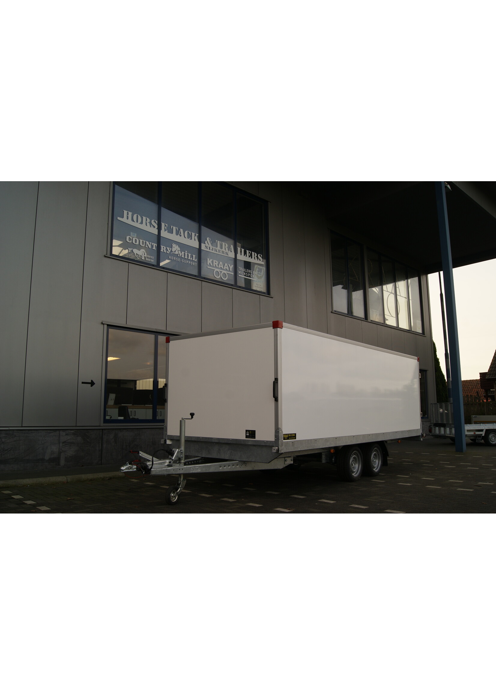 Powertrailer Lesaanhangwagen met vaste gesloten opbouw conform CBR eisen