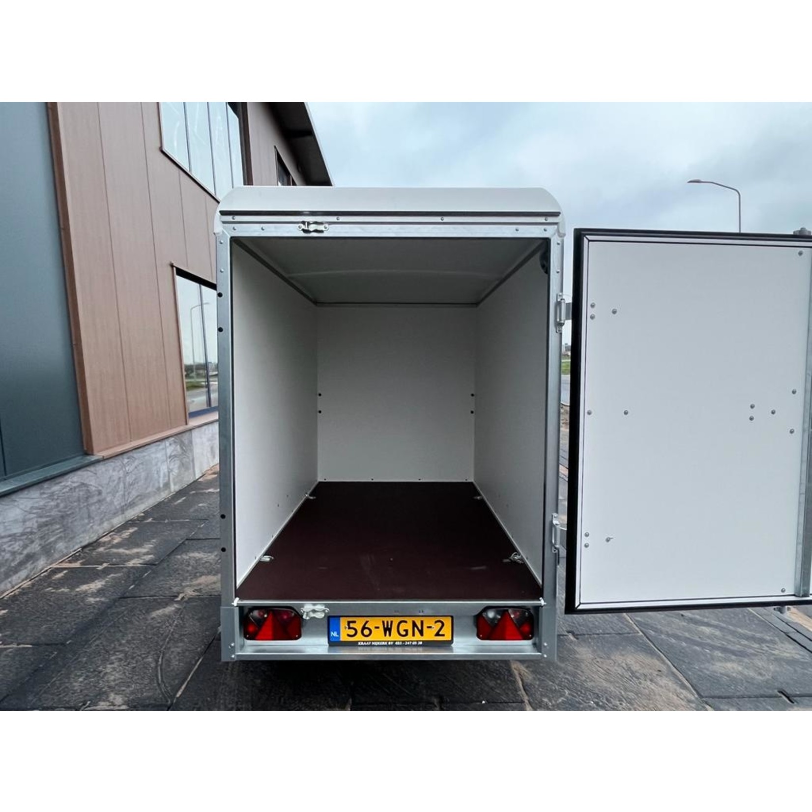 Bockmann Böckmann Gesloten Aanhangwagen | 2515L x 1300B x 1520H  | Geremd | ALL-INN AKTIE