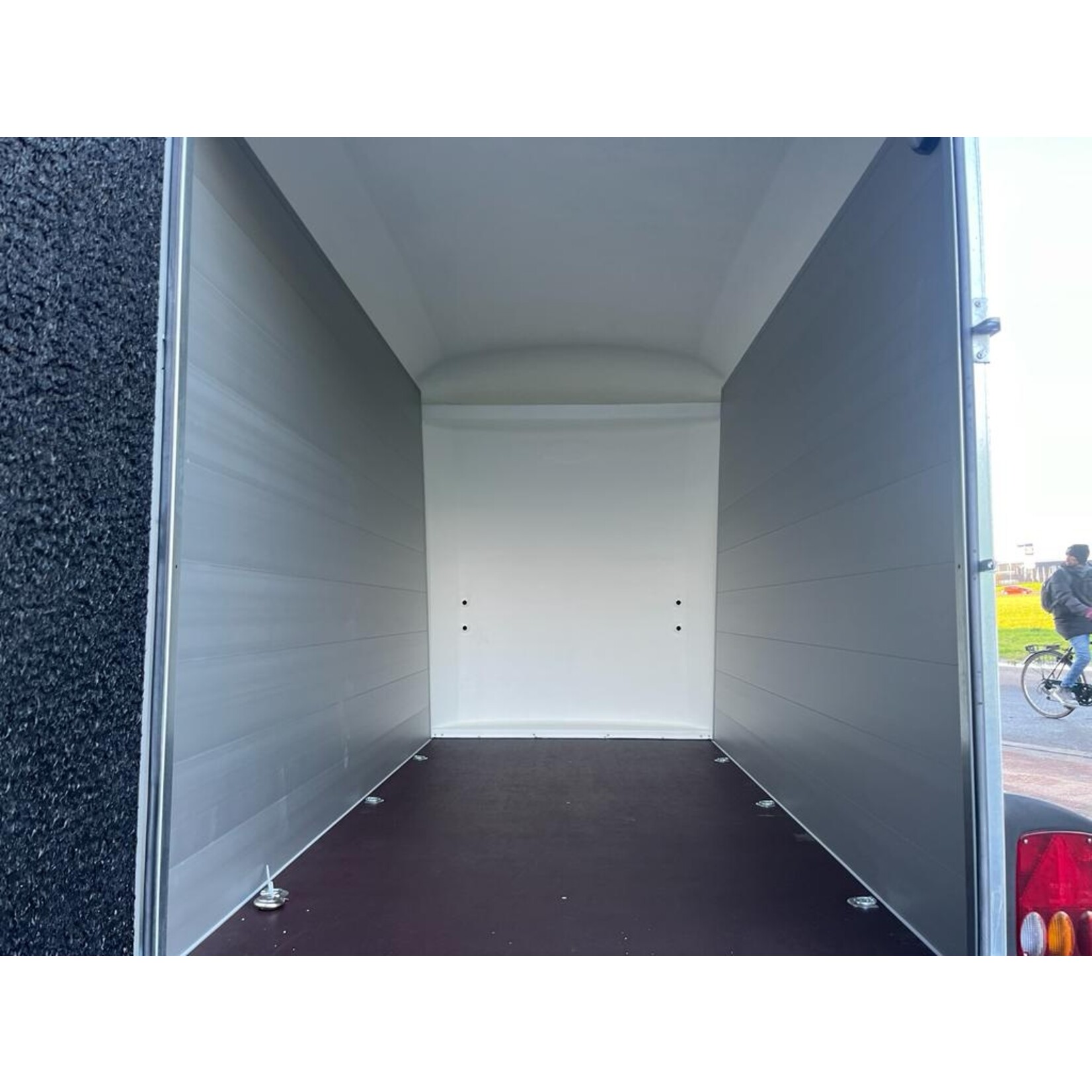 Bockmann Bockmann Gesloten Aanhangwagen | 325 x 151 x 206 cm | 2.700 kg | Geremd ALL - IN AKTIE!