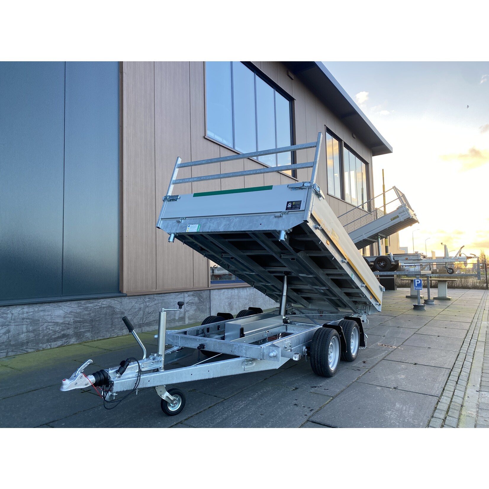 Eduard Eduard  3- zijdige kipper |  335 x 180 x 30 cm |  3.500 kg | Geremd ALL - IN AKTIE!