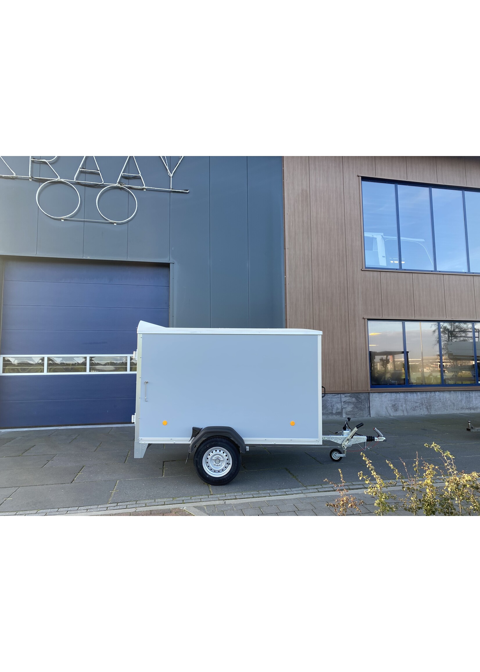 Bockmann Böckmann Gesloten Aanhangwagen | 2515L x 1300B x 1520H  | Geremd | ALL-INN AKTIE