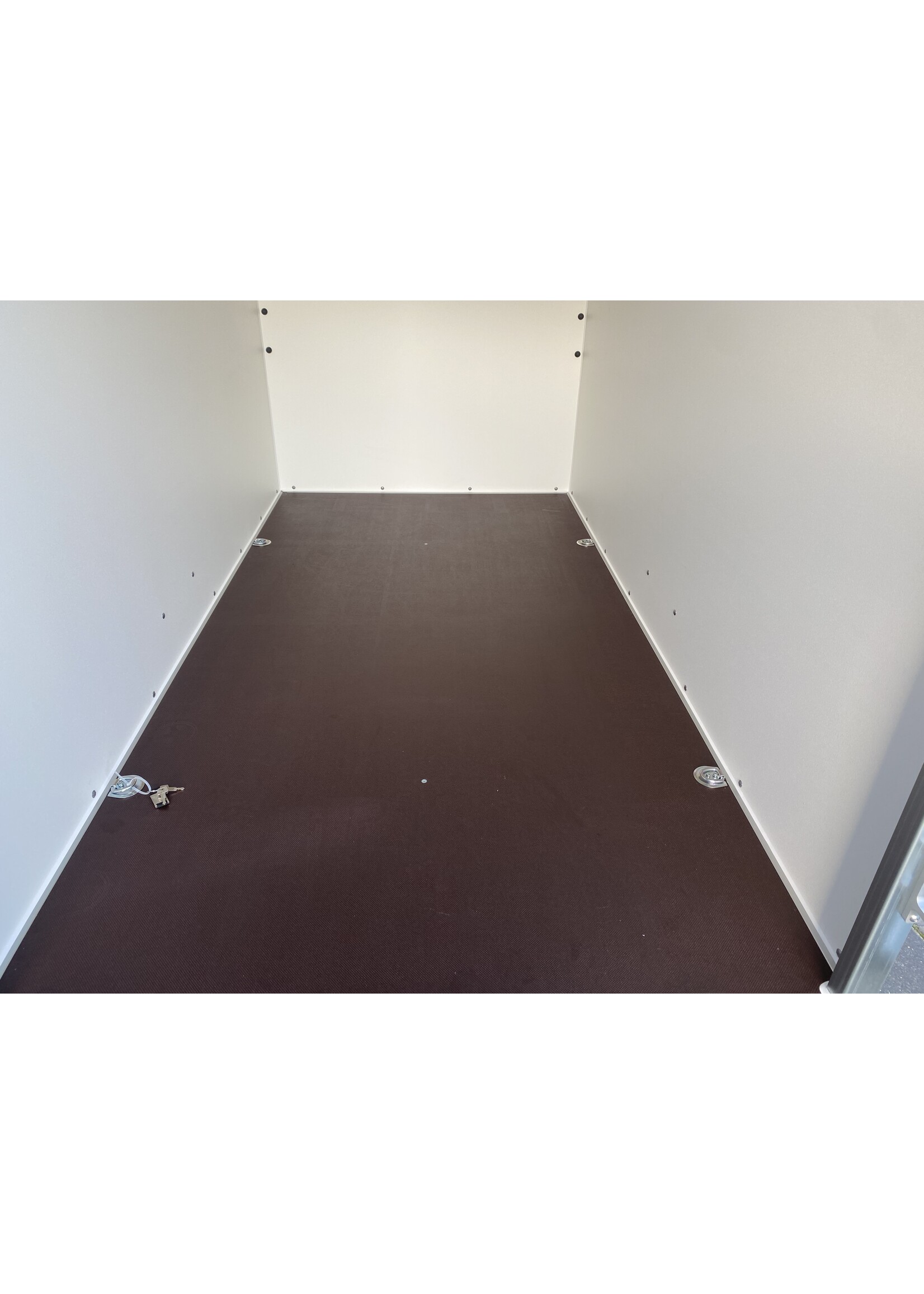 Bockmann Böckmann Gesloten Aanhangwagen | 2515L x 1300B x 1520H  | Geremd | ALL-INN AKTIE