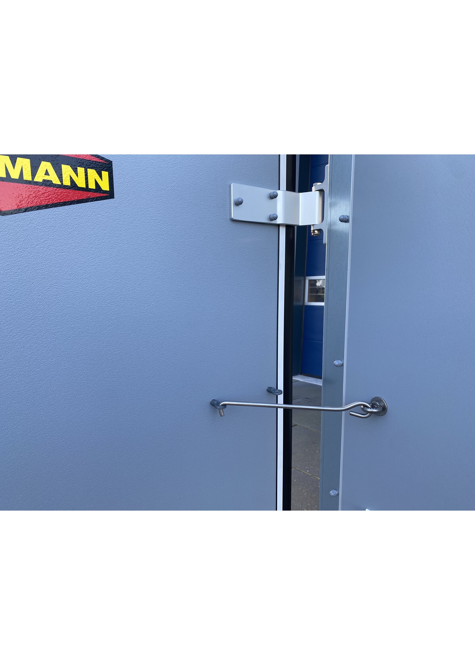 Bockmann Böckmann Gesloten Aanhangwagen | 2515L x 1300B x 1520H  | Geremd | ALL-INN AKTIE