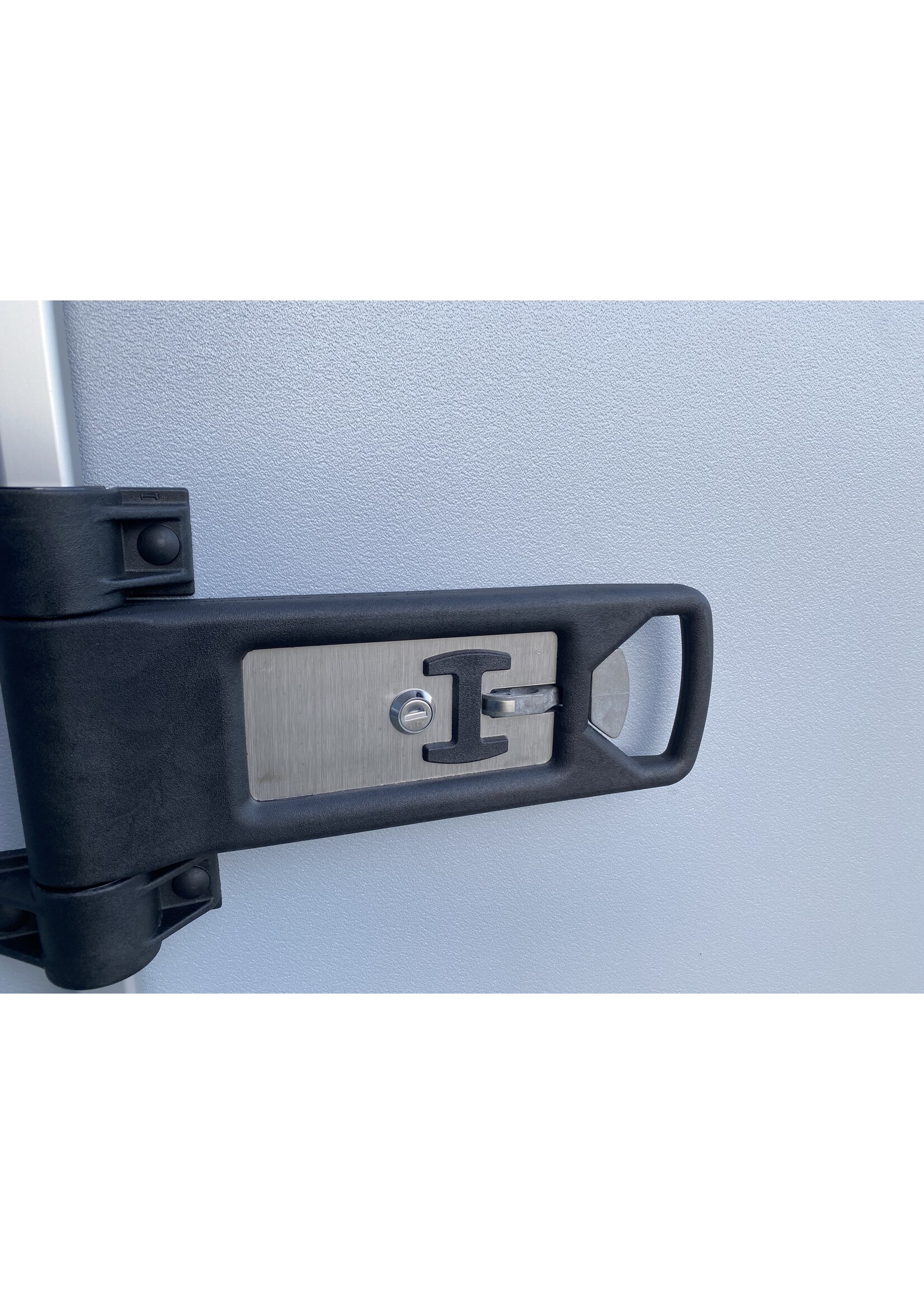 Bockmann Böckmann Gesloten Aanhangwagen | 2515L x 1300B x 1520H  | Geremd | ALL-INN AKTIE