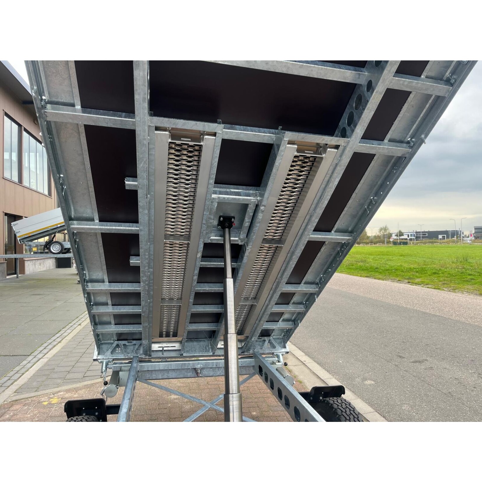 Eduard Eduard 3 - zijdige kipper | 350 x 180 x 60 cm | 3.500 kg | Geremd ALL - IN AKTIE!