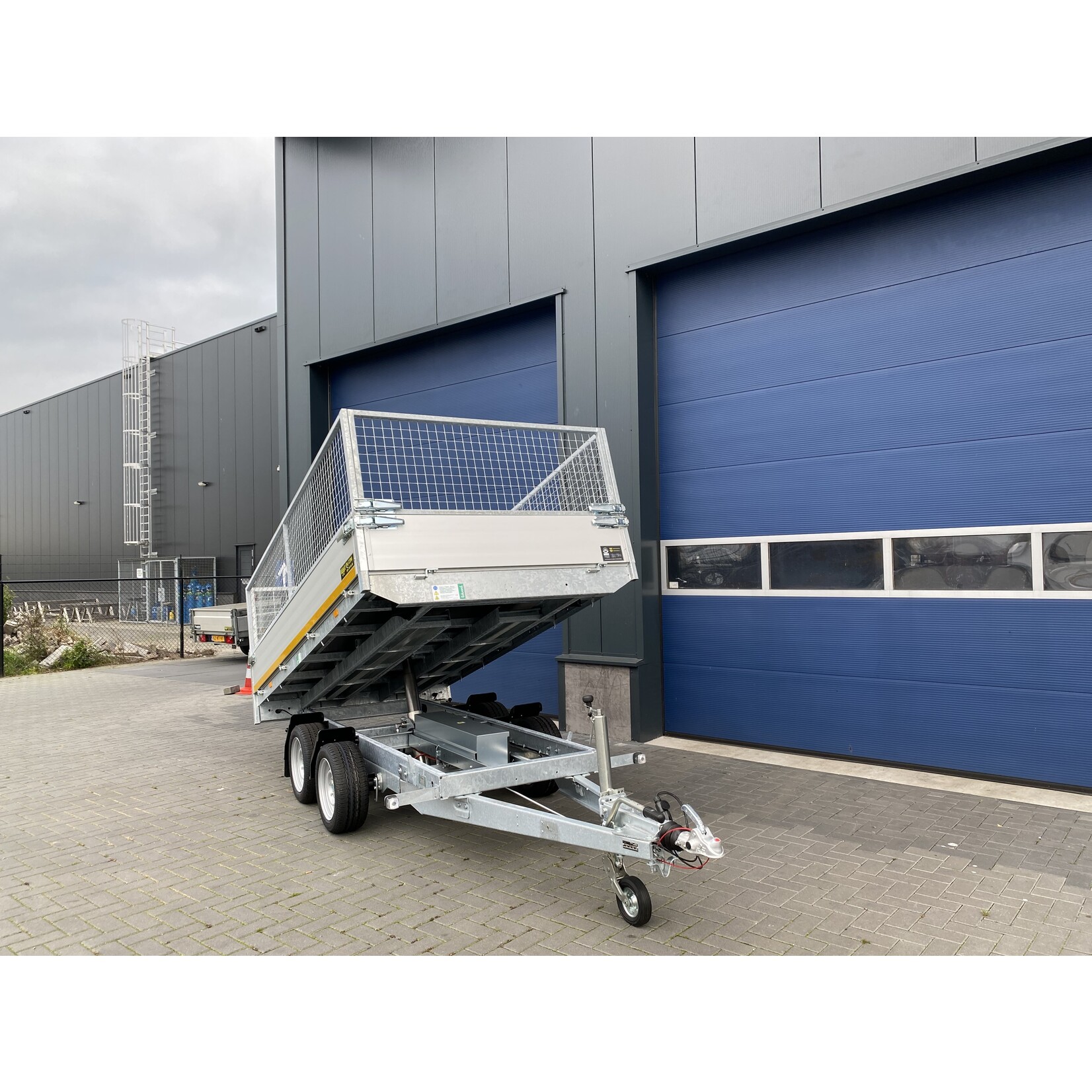 Eduard Eduard kipper | 310 x 160 x 90 cm | Incl. rijplaten + steunpoten | 3.000 kg | Geremd ALL - IN AKTIE!