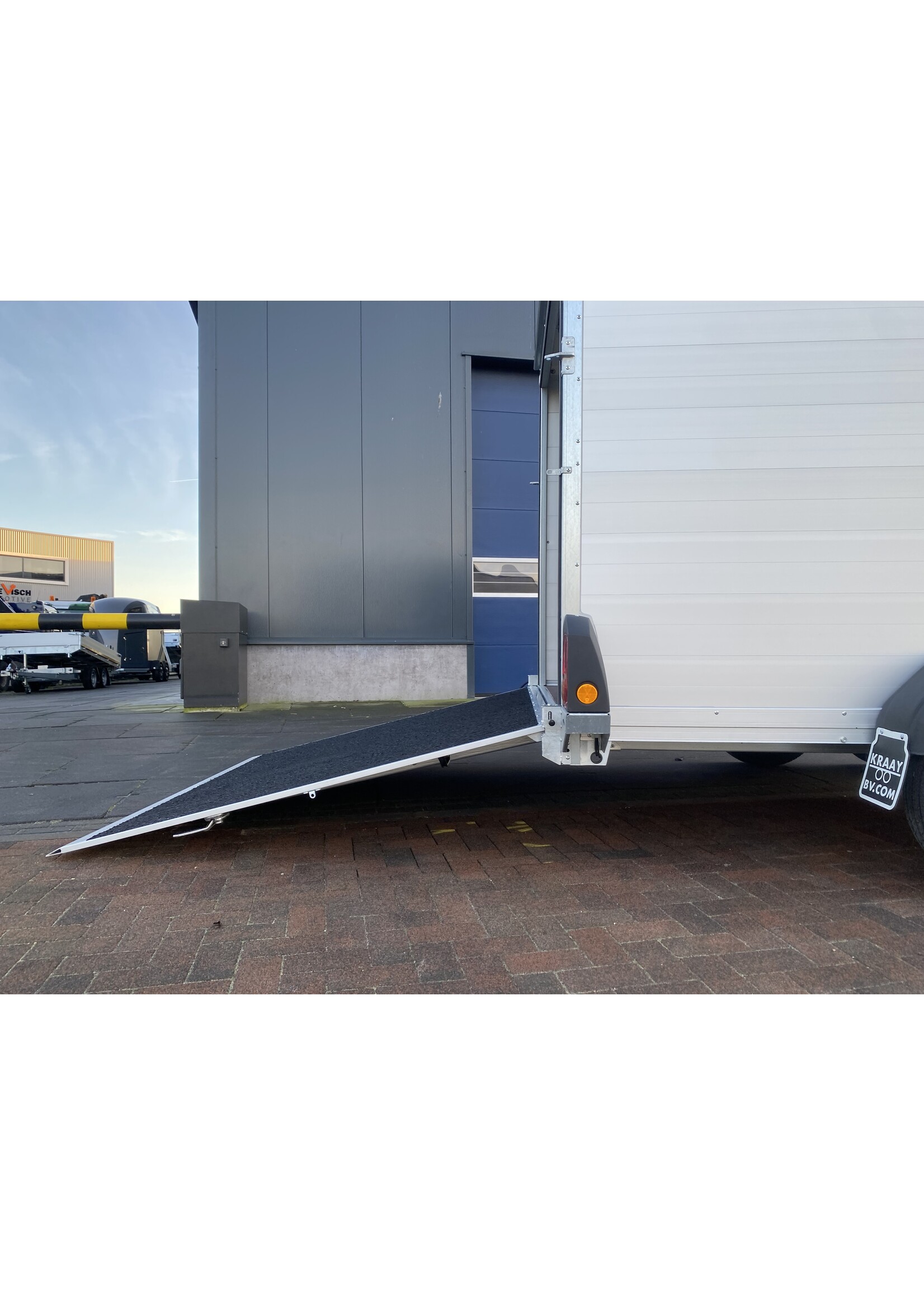 Bockmann Gesloten Aanhangwagen | 424 x 187 x 209 cm | 2.700 kg | Geremd ALL - IN AKTIE!