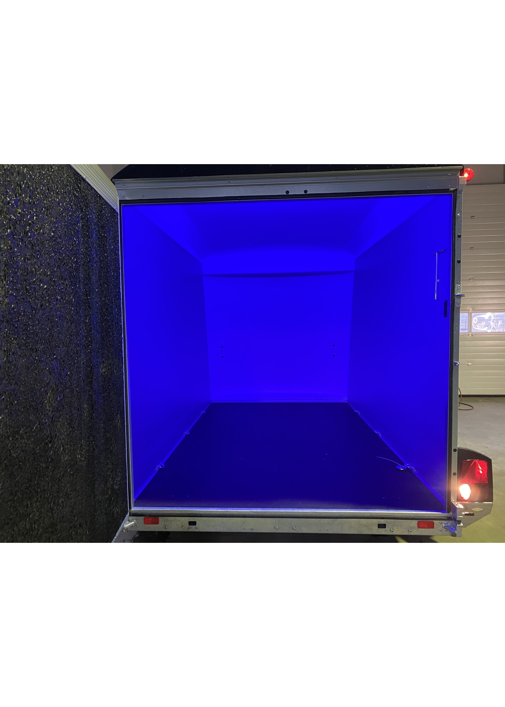 Bockmann Bockmann Gesloten Aanhangwagen | 325 x 187 x 209 cm | 2.700 kg | Geremd ALL - IN AKTIE!