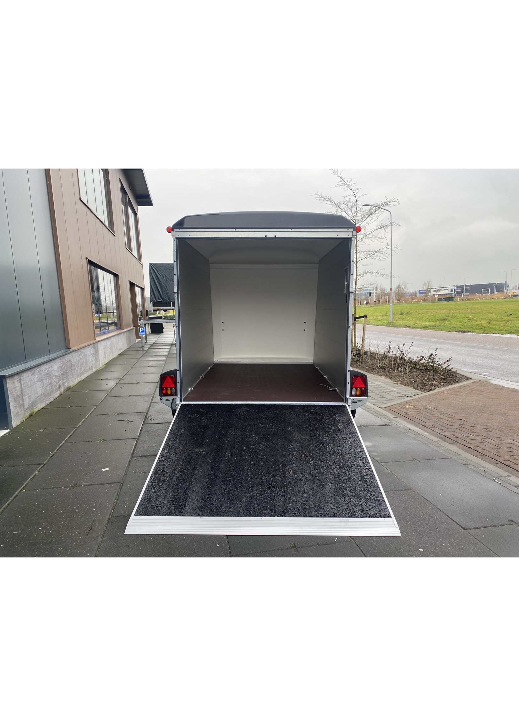 Bockmann Bockmann Gesloten Aanhangwagen | 325 x 187 x 209 cm | 2.700 kg | Geremd ALL - IN AKTIE!
