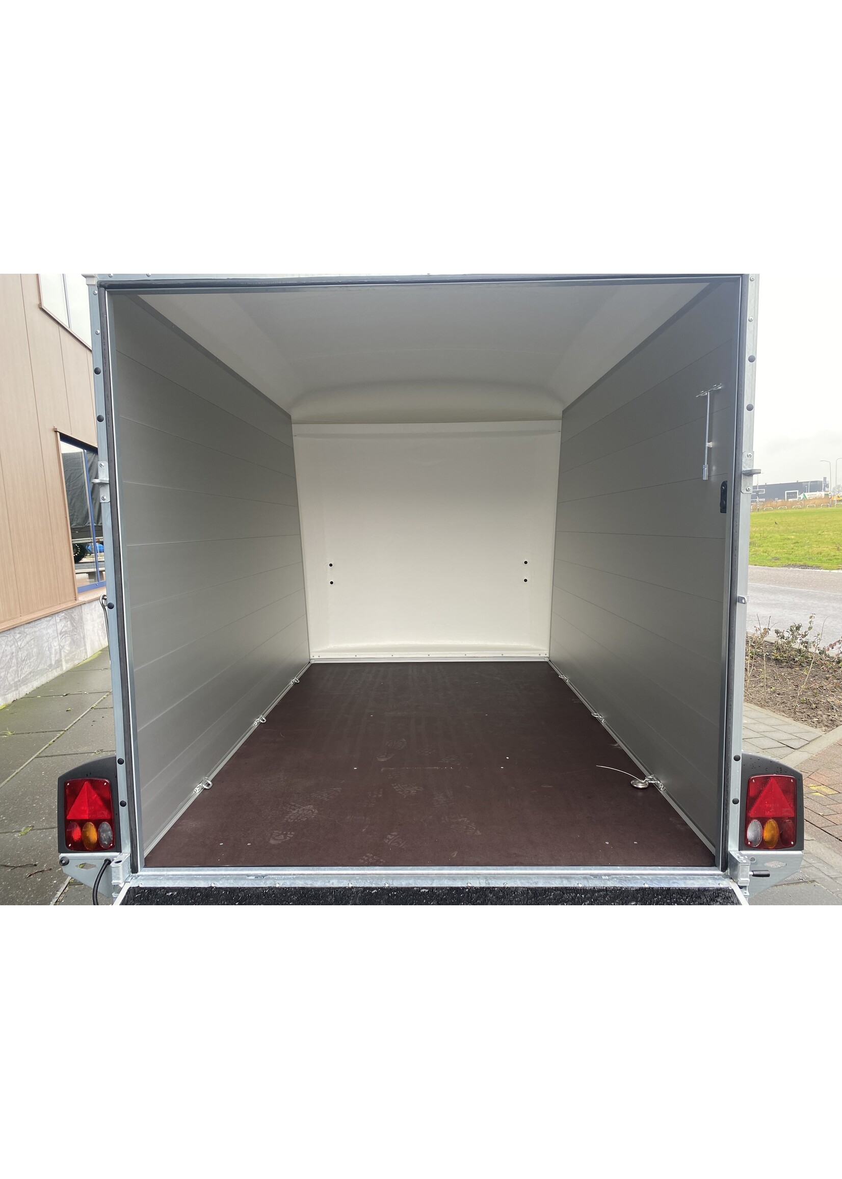 Bockmann Bockmann Gesloten Aanhangwagen | 325 x 187 x 209 cm | 2.700 kg | Geremd ALL - IN AKTIE!