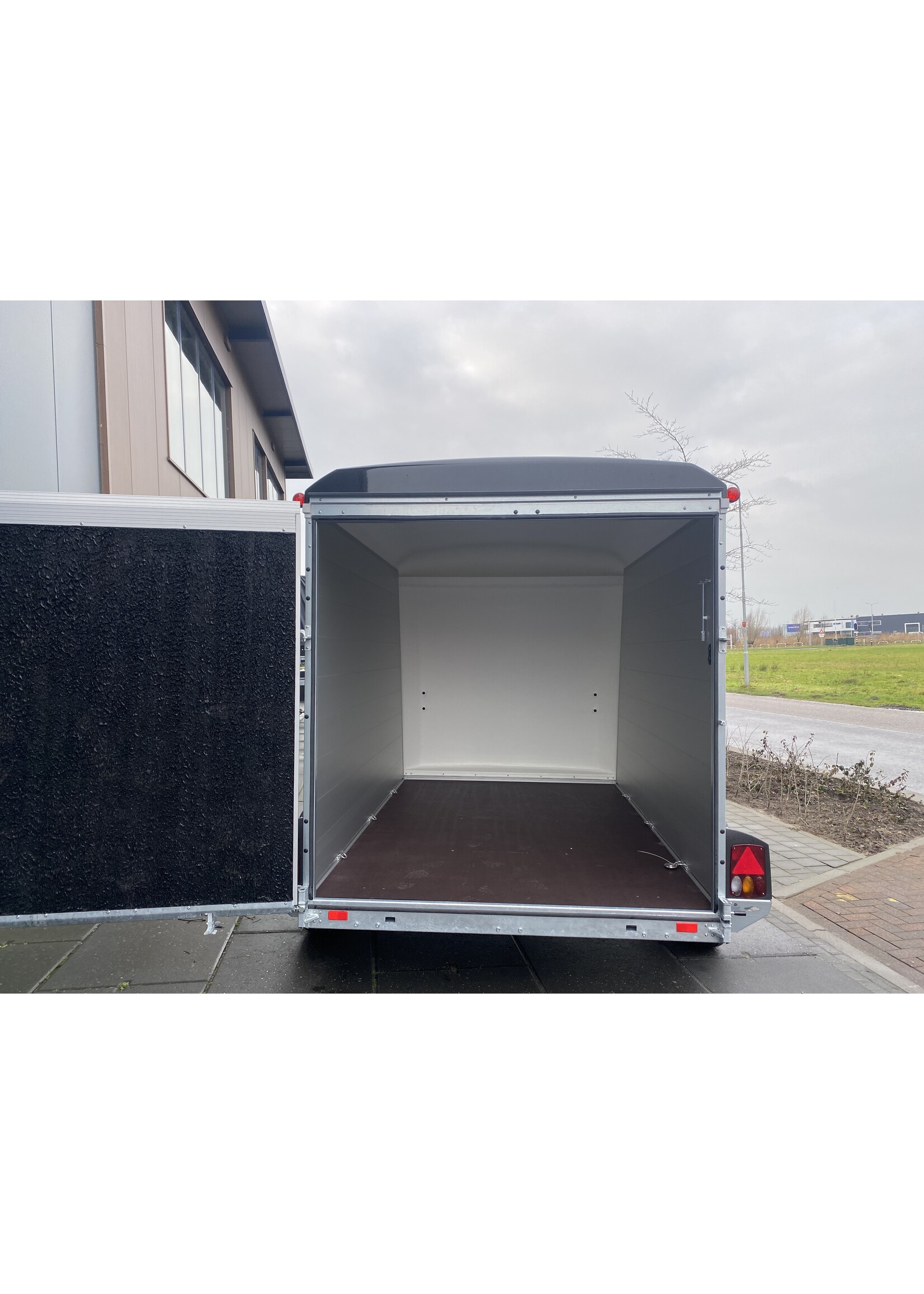 Bockmann Bockmann Gesloten Aanhangwagen | 325 x 187 x 209 cm | 2.700 kg | Geremd ALL - IN AKTIE!