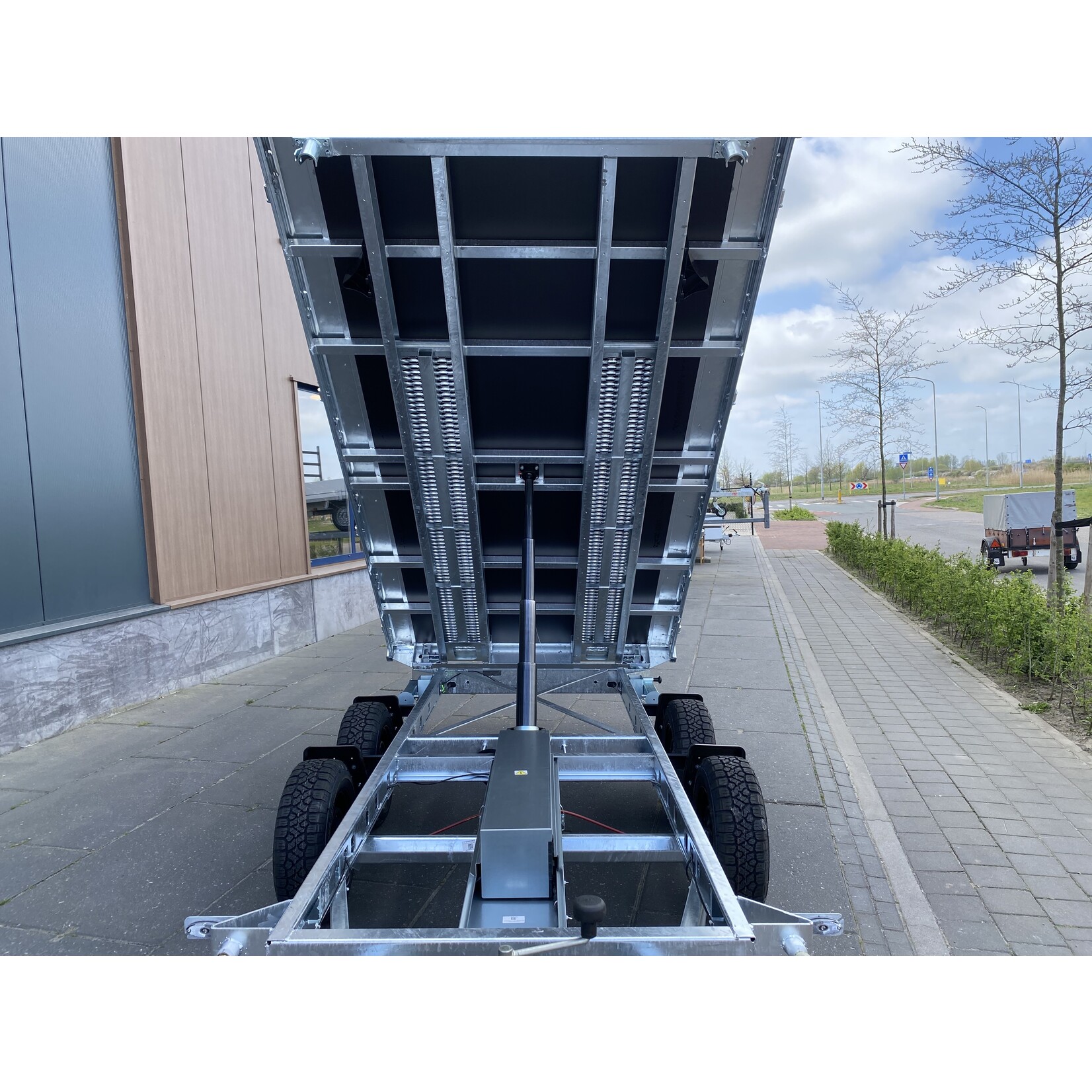 Eduard Crowline 3 - zijdige Kipper | 335 x 180 x 30 cm | 3.000 kg | geremd ALL - IN AKTIE!