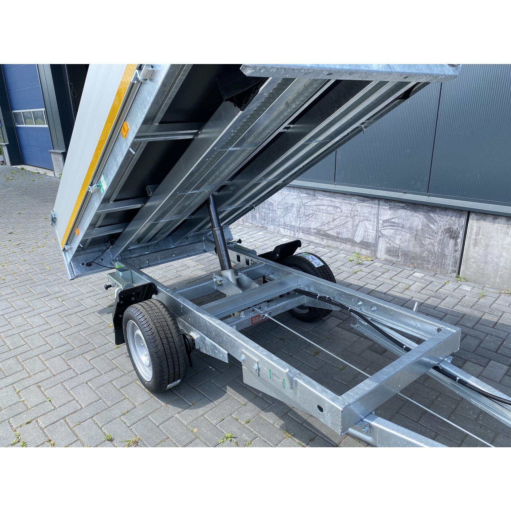 Eduard kipper | 260 x 150 x 30 cm | 1.350 kg | Geremd ALL - IN AKTIE!