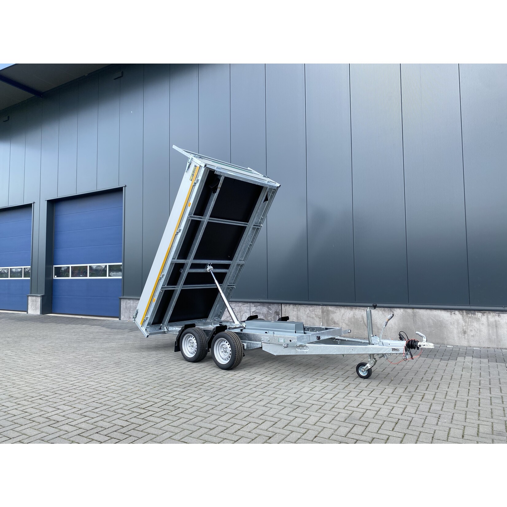 Eduard Eduard kipper | 310 x 180 x 30 cm | 3.000 Kg | Geremd ALL -IN AKTIE!