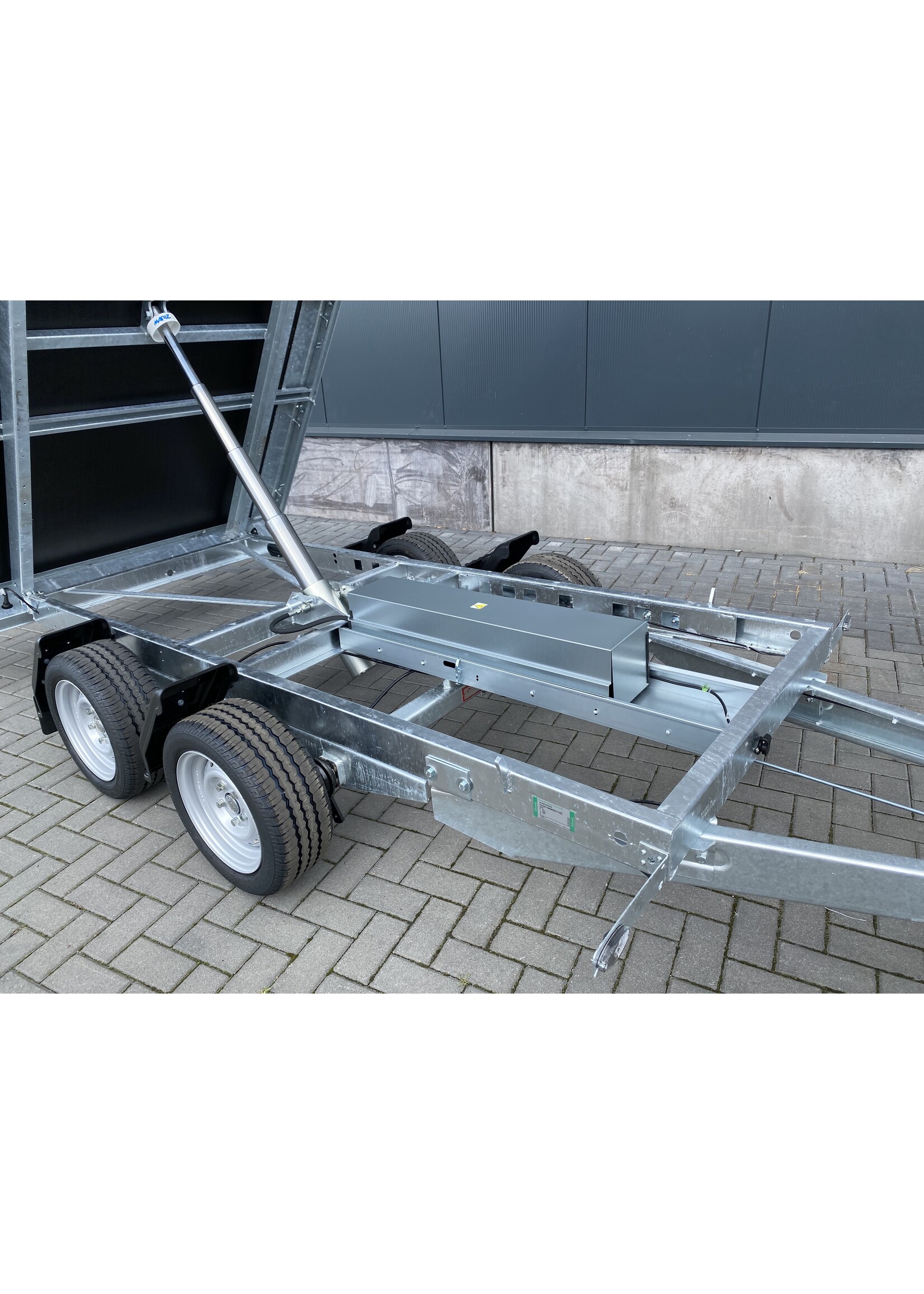 Eduard Eduard kipper | 310 x 180 x 30 cm | 3.000 Kg | Geremd ALL -IN AKTIE!