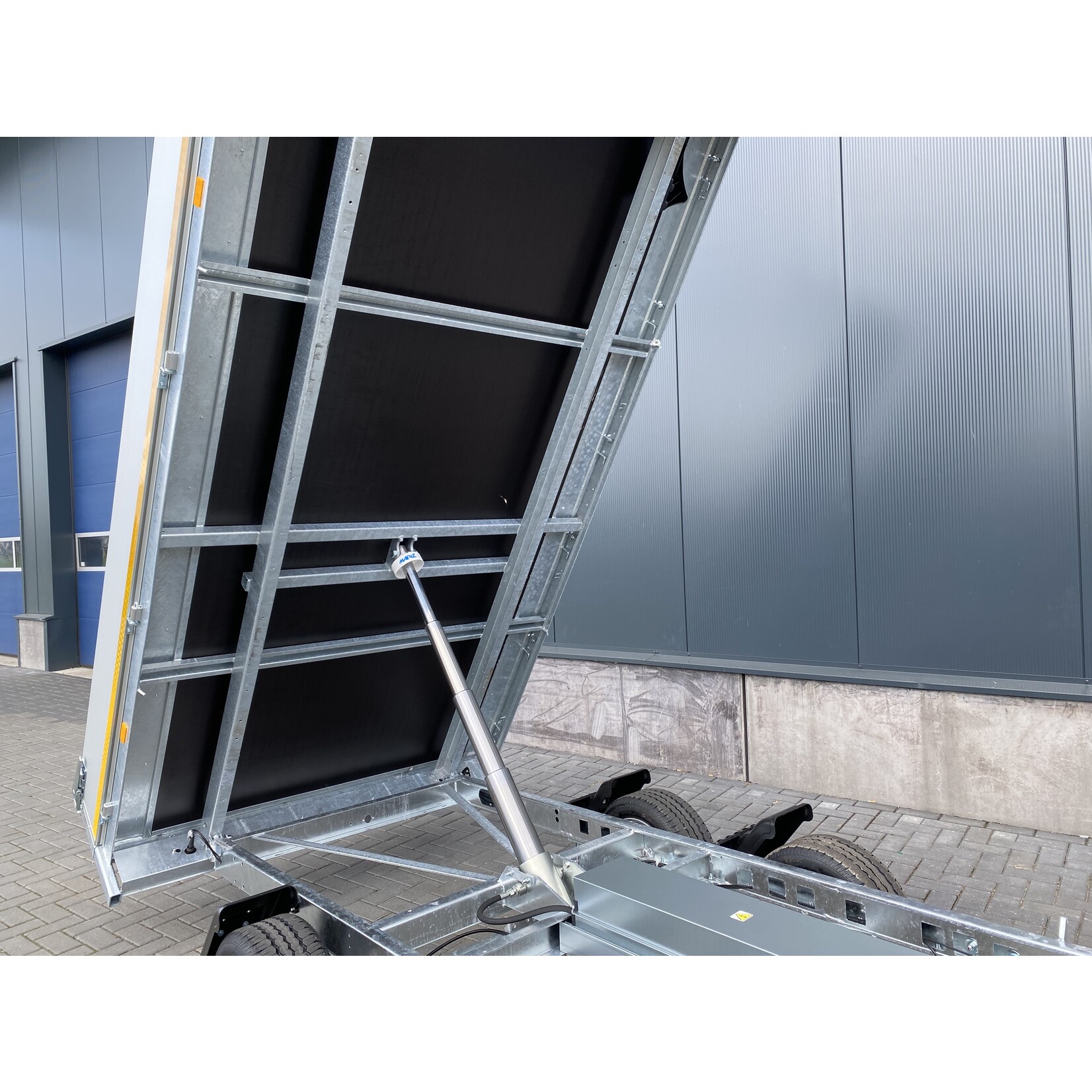 Eduard Eduard kipper | 310 x 180 x 30 cm | 2.700 Kg | Geremd ALL -IN AKTIE!