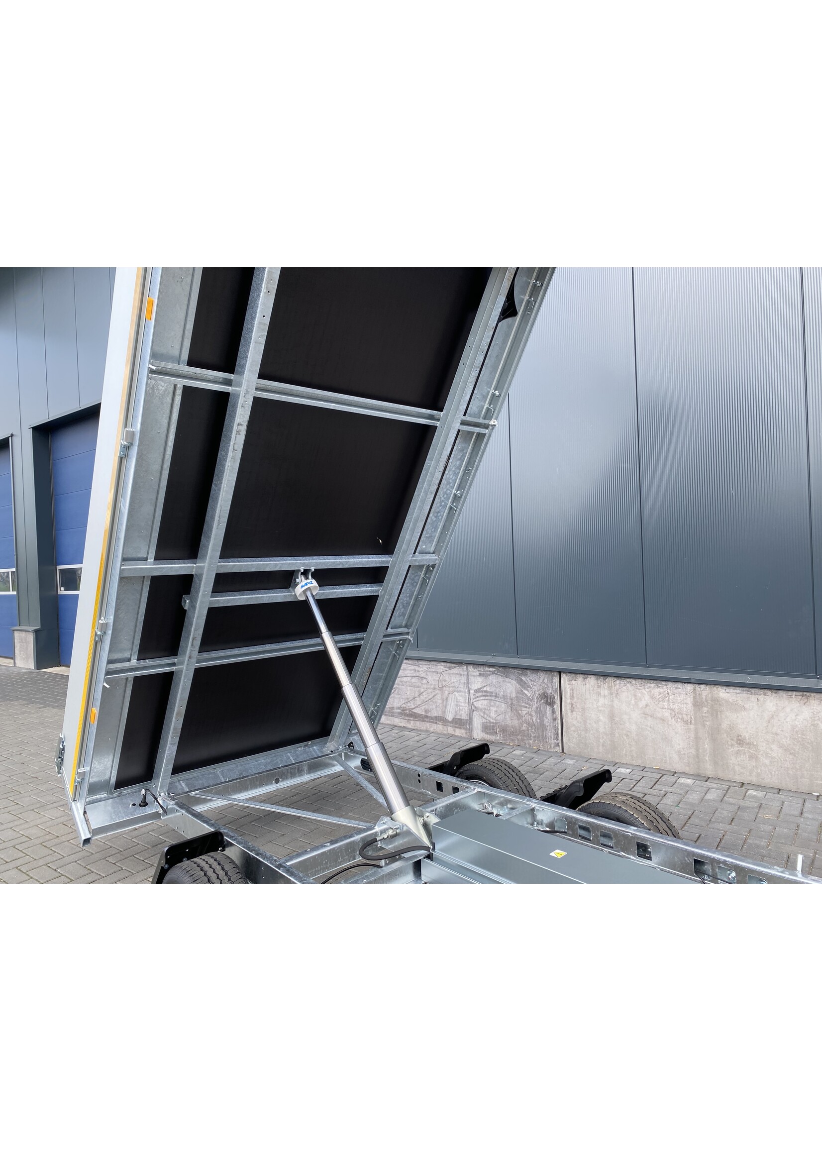 Eduard Eduard kipper | 310 x 180 x 30 cm | 3.000 Kg | Geremd ALL -IN AKTIE!