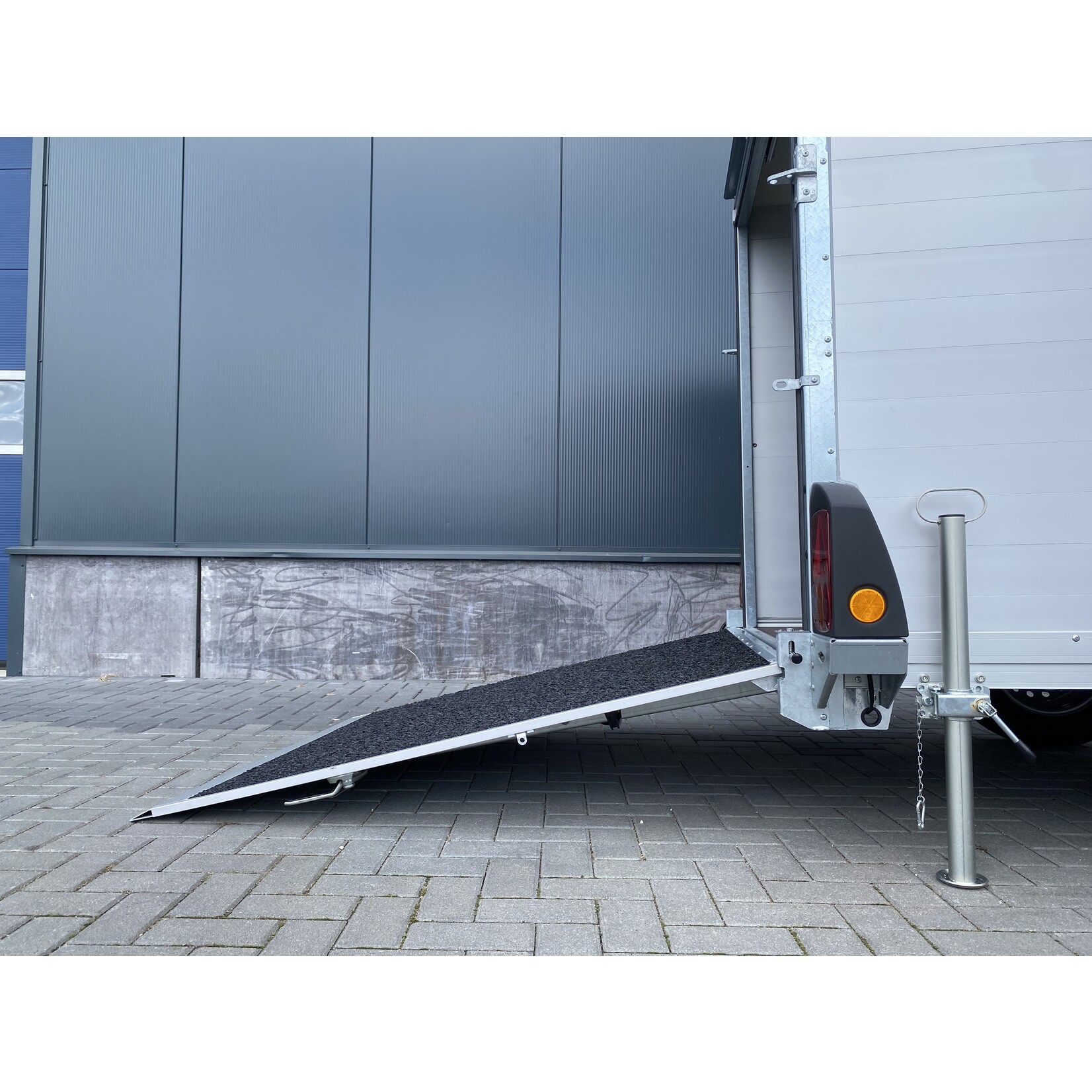 Bockmann Böckmann Gesloten Aanhangwagen 275 cm X 131 cm 173 cm | Geremd ALL-INN AKTIE