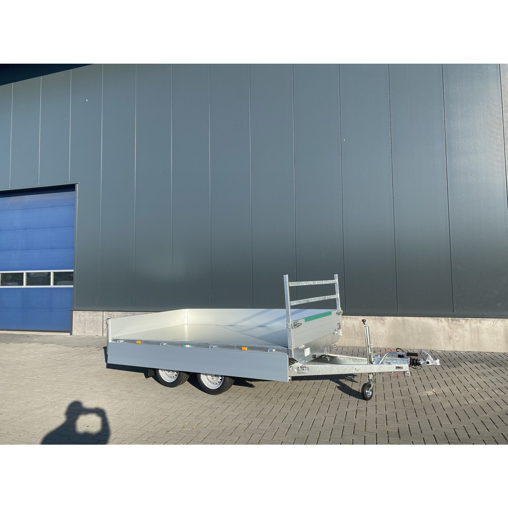 Eduard Eduard kipper |  310 x 180 x 30 cm | 3.000  kg | Geremd ALL - IN AKTIE!
