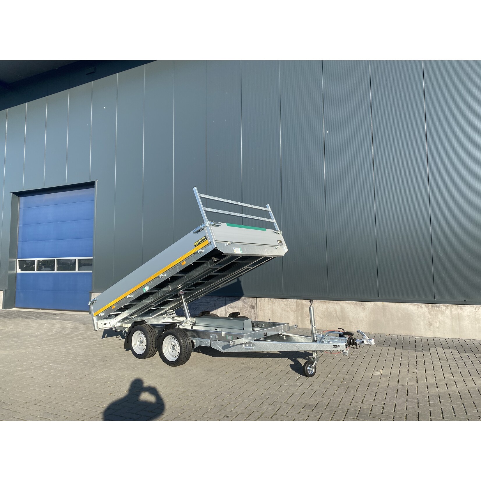 Eduard Eduard kipper |  310 x 180 x 30 cm | 3.000  kg | Geremd ALL - IN AKTIE!
