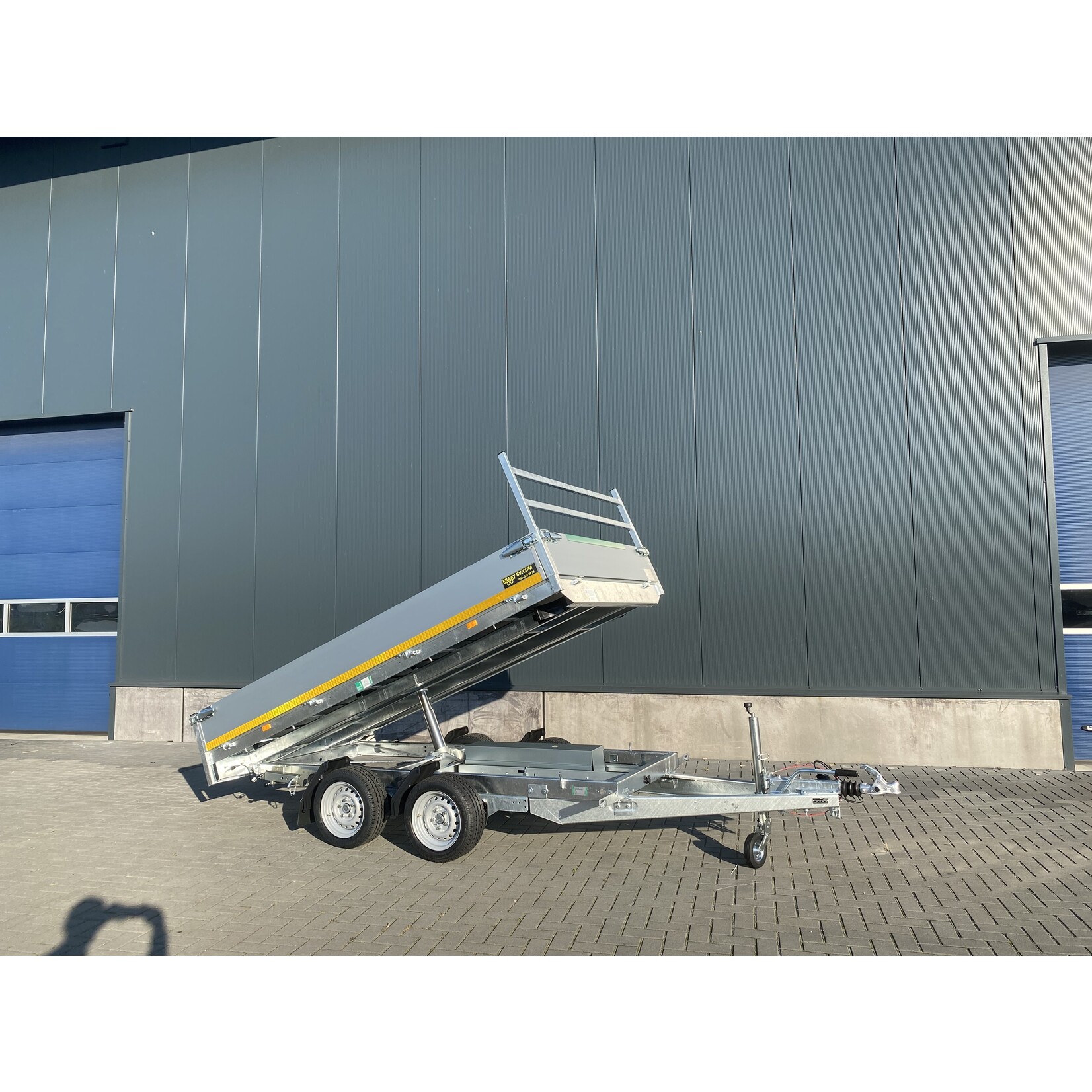 Eduard Eduard kipper |  310 x 180 x 30 cm | 3.000  kg | Geremd ALL - IN AKTIE!