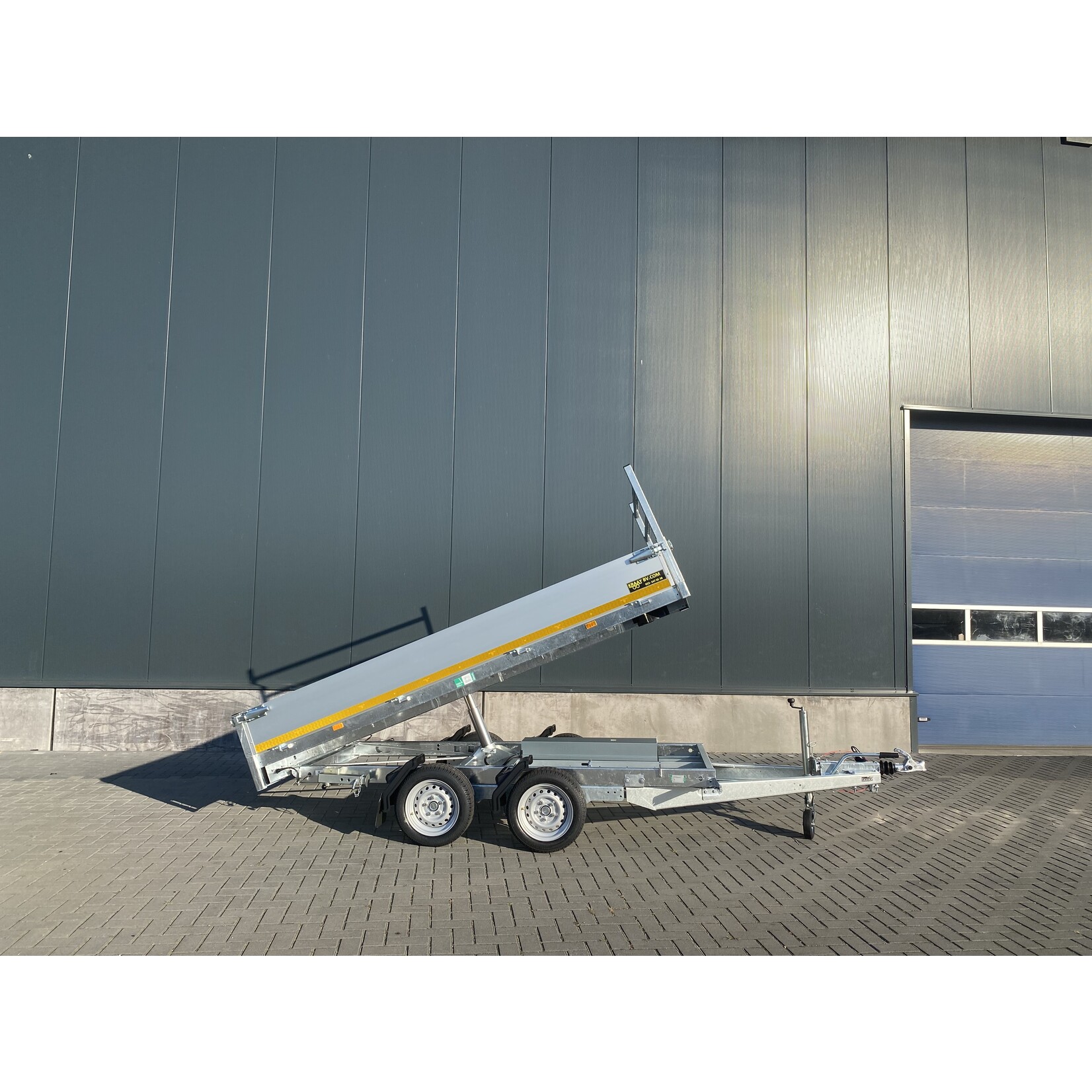 Eduard Eduard kipper |  310 x 180 x 30 cm | 3.000  kg | Geremd ALL - IN AKTIE!