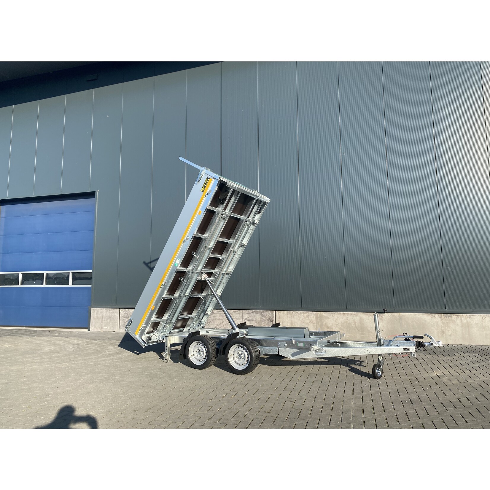 Eduard Eduard kipper |  310 x 180 x 30 cm | 3.000  kg | Geremd ALL - IN AKTIE!