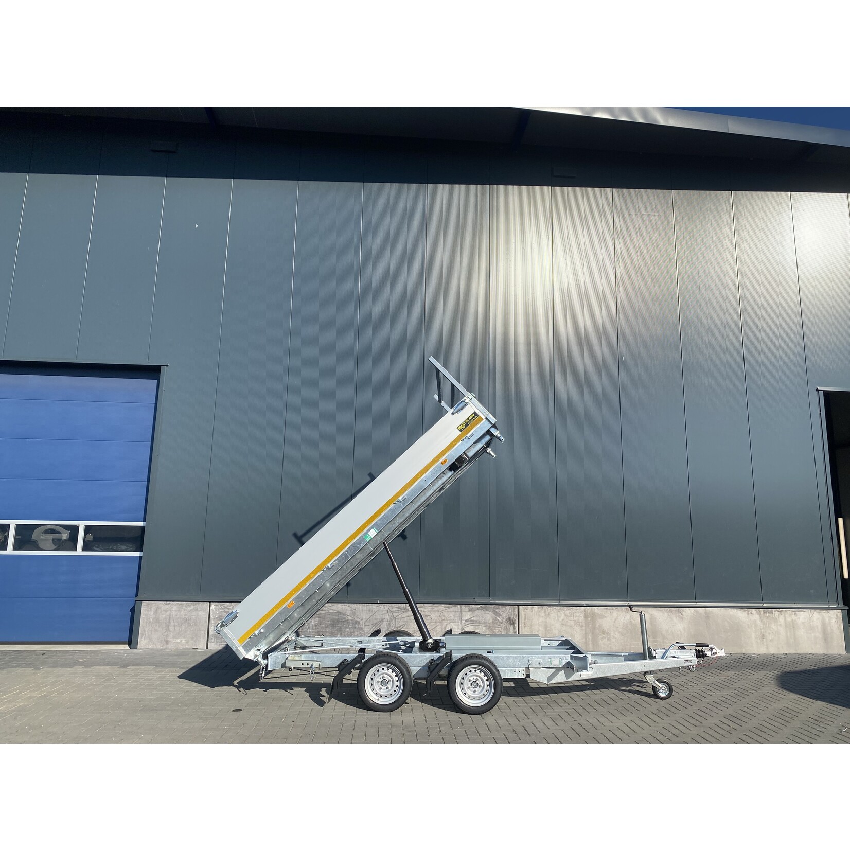 Eduard Eduard kipper |  335 x 180 x 30 Cm | 3.000 Kg | Geremd ALL - IN AKTIE!