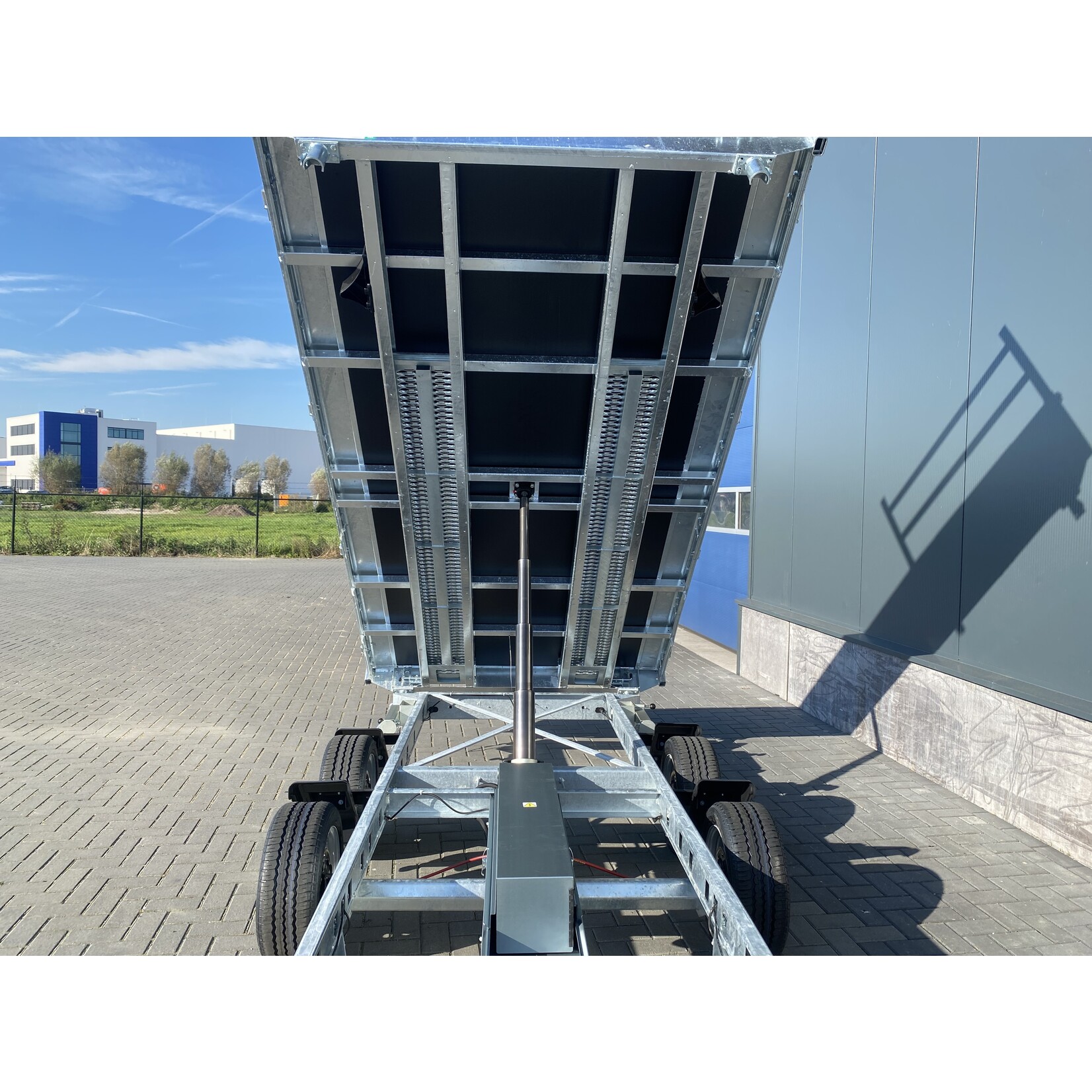 Eduard Eduard  3- zijdige kipper |  335 x 180 x 30 cm |  3.500 kg | Geremd ALL - IN AKTIE!