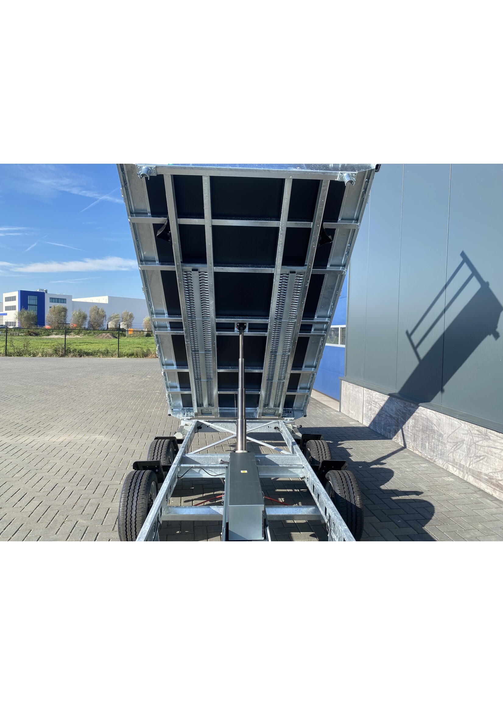 Eduard Eduard  3- zijdige kipper |  335 x 180 x 30 cm |  3.500 kg | Geremd ALL - IN AKTIE!