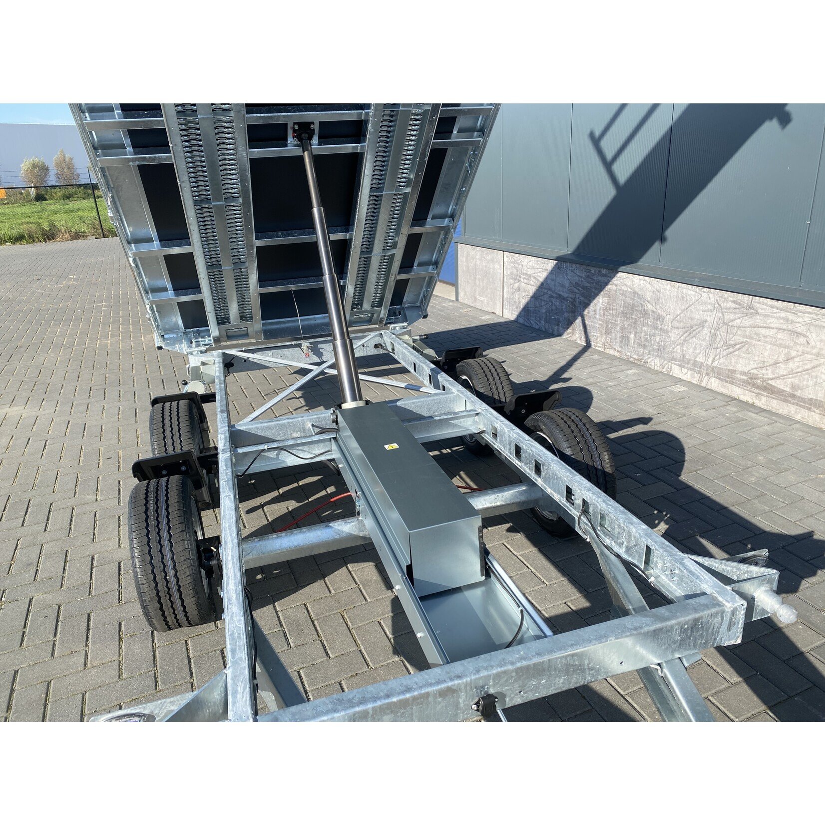 Eduard Eduard  3- zijdige kipper |  335 x 180 x 30 cm |  3.500 kg | Geremd ALL - IN AKTIE!