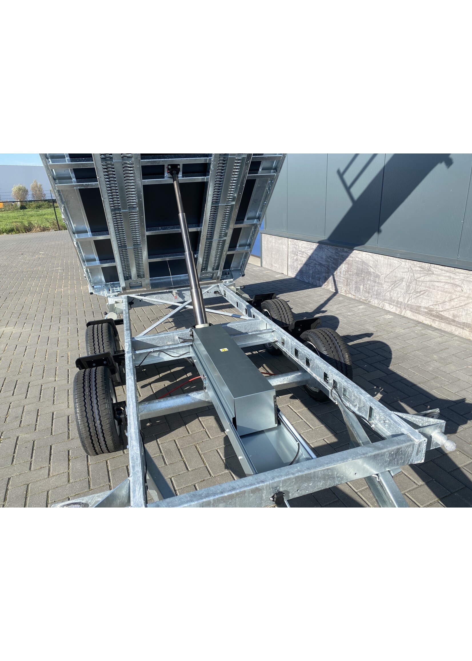 Eduard Eduard  3- zijdige kipper |  335 x 180 x 30 cm |  3.500 kg | Geremd ALL - IN AKTIE!