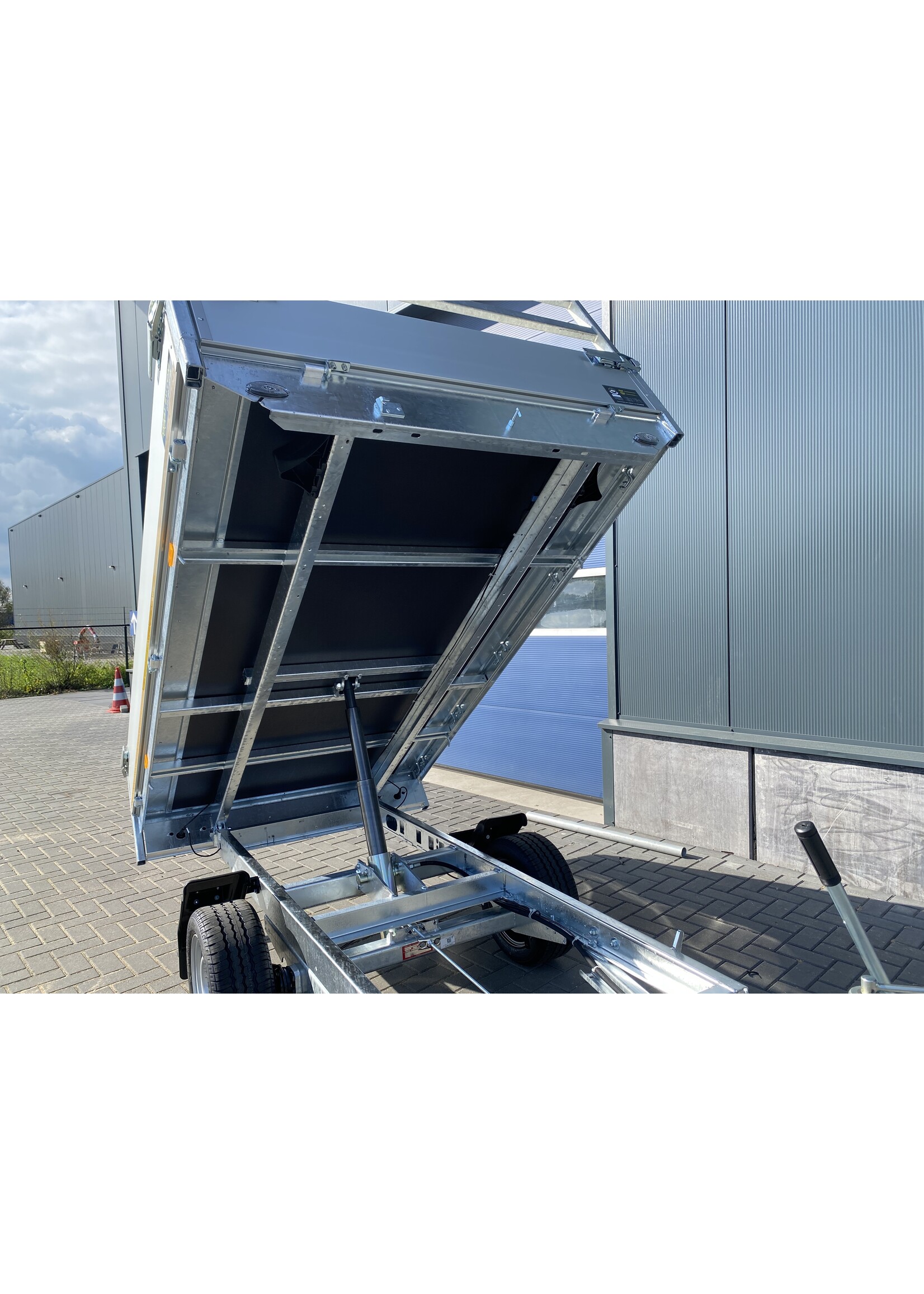 Eduard Eduard kipper handpomp bediend | 260 x 150 x 30 cm | 1.350 kg | geremd ALL - IN AKTIE!