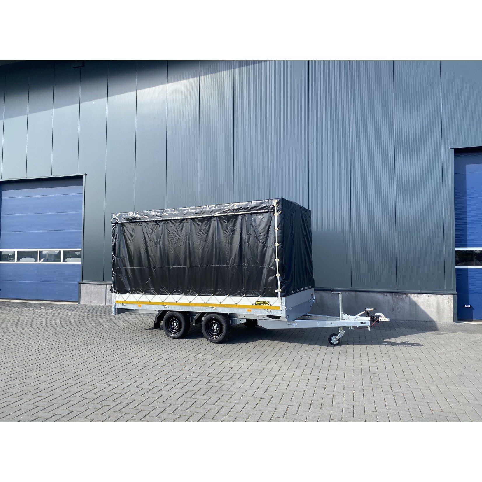 Eduard Eduard | 356 x 180 x 180 cm | 2.700 kg | Geremd ALL - IN AKTIE!