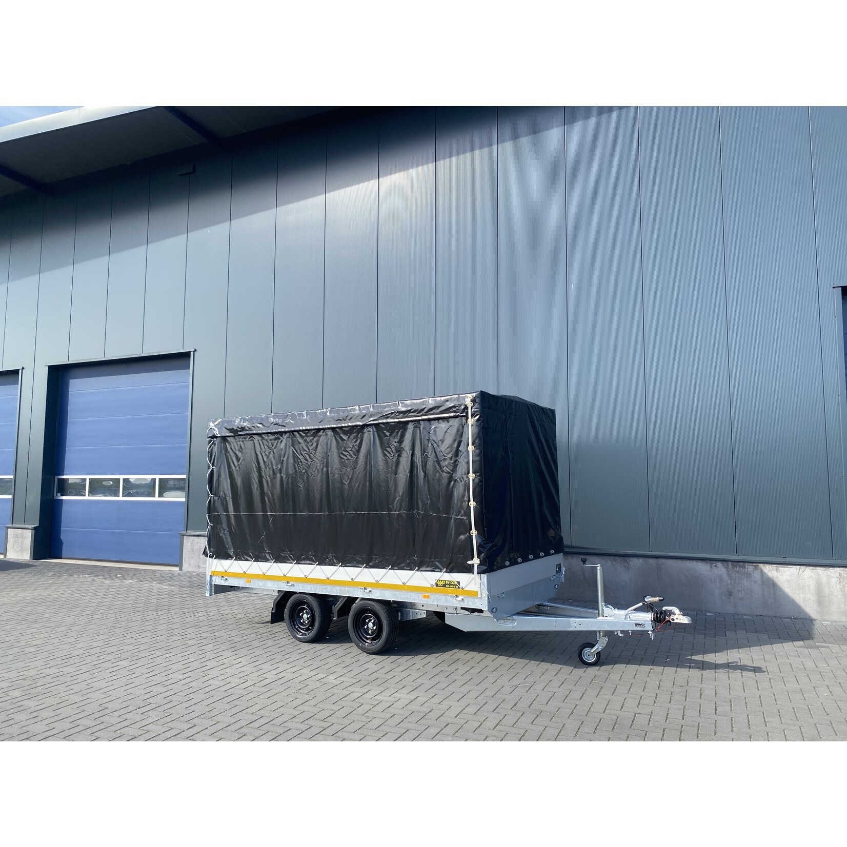 Eduard Eduard | 356 x 180 x 180 cm | 2.700 kg | Geremd ALL - IN AKTIE!